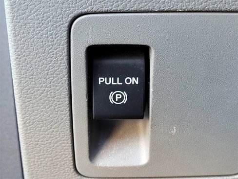 Used 2015 Ford F150 XLT image 13