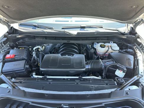 Used 2024 Chevrolet Suburban LT RWD image 34