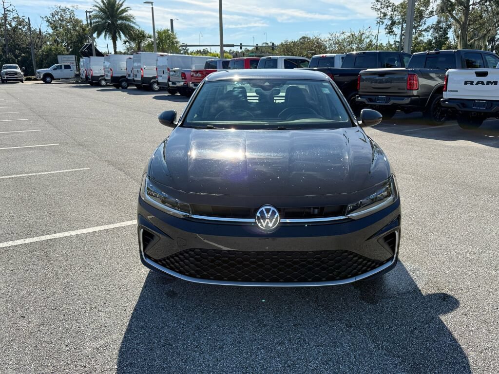 Used 2025 Volkswagen Jetta SE FWD image 8