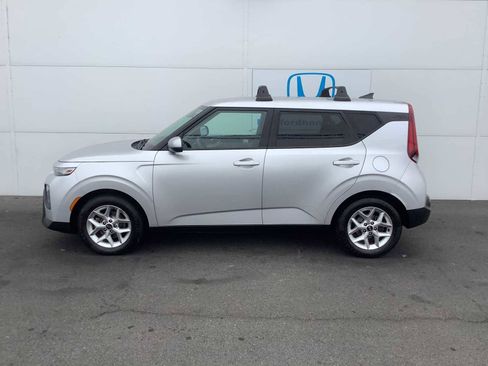 Used 2021 Kia Soul S FWD image 2