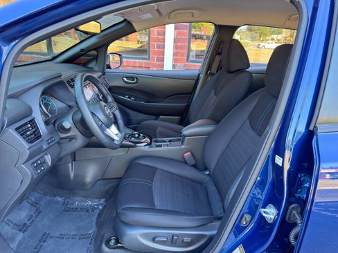 Used 2025 Nissan Leaf SV Plus image 16