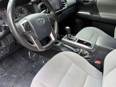 Used 2019 Toyota Tacoma SR5 AWD/4WD image 10