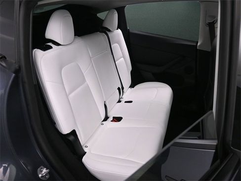 Used 2023 Tesla Model Y Performance image 18