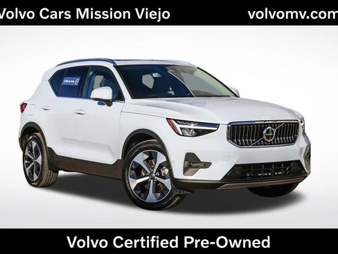 Used 2025 Volvo XC40 B5 Plus image 1