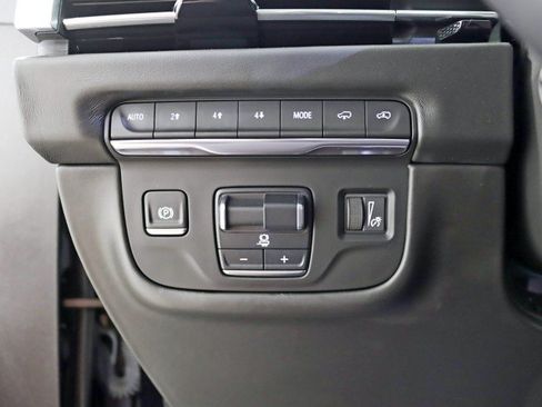 Used 2025 Cadillac Escalade Sport Platinum w/ LPO, ONYX Package AWD/4WD image 16