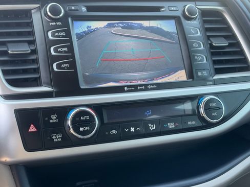 Certified 2019 Toyota Highlander XLE image 26