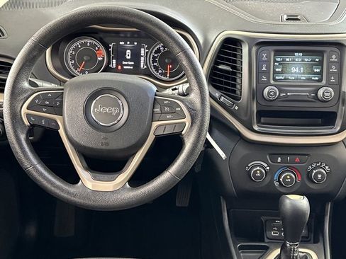 Used 2016 Jeep Cherokee Sport FWD image 15
