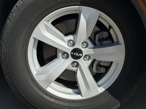 Used 2025 Kia Sorento LX FWD image 9