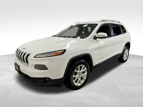 Used 2015 Jeep Cherokee Latitude w/ Cold Weather Group AWD/4WD image 4