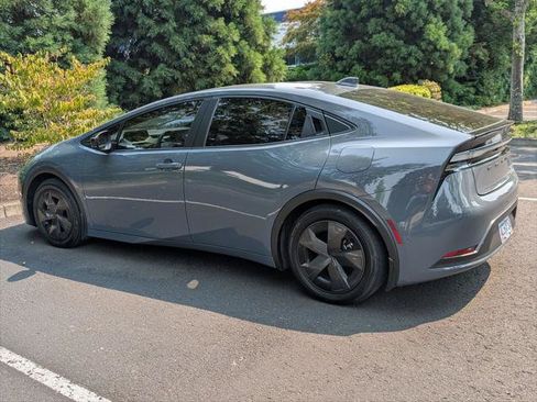 Certified 2025 Toyota Prius Plug-In Hybrid FWD image 6