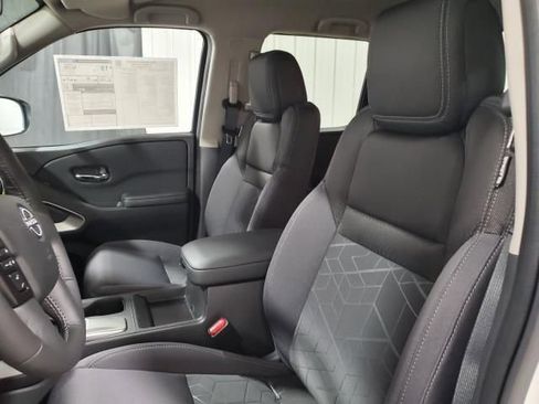 Used 2025 Nissan Frontier SV w/ SV Convenience Package image 17