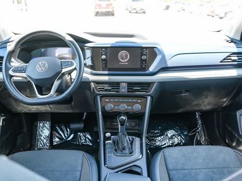 Used 2024 Volkswagen Taos SE FWD image 12