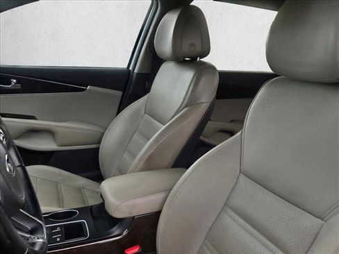 Used 2016 Kia Sorento EX image 19