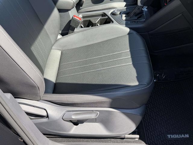 Used 2024 Volkswagen Tiguan Wolfsburg Edition AWD/4WD image 9