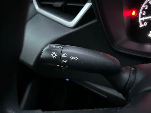 Used 2021 Toyota Corolla LE image 21