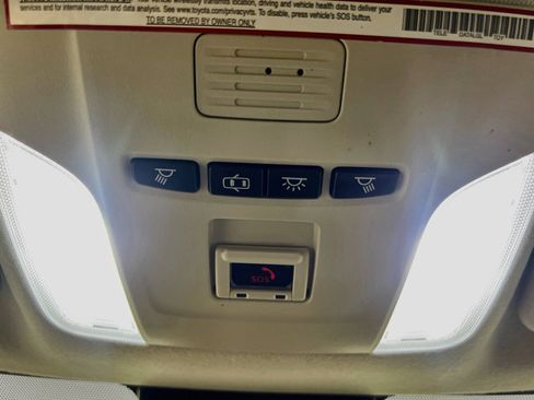 Used 2021 Toyota Corolla LE FWD image 21