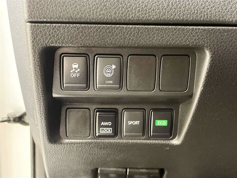 Used 2017 Nissan Rogue SV AWD/4WD image 14
