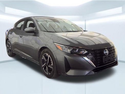 Used 2025 Nissan Sentra SV FWD image 2
