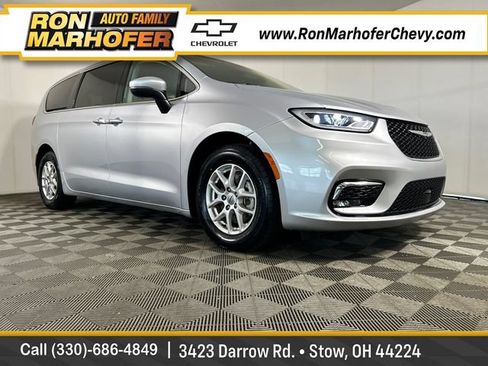 Used 2023 Chrysler Pacifica Touring-L FWD image 1