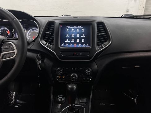Used 2022 Jeep Cherokee Latitude w/ Sun & Sound Group AWD/4WD image 20