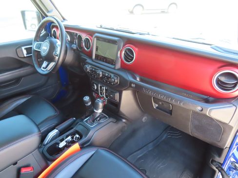 Used 2018 Jeep Wrangler Unlimited Rubicon AWD/4WD image 17