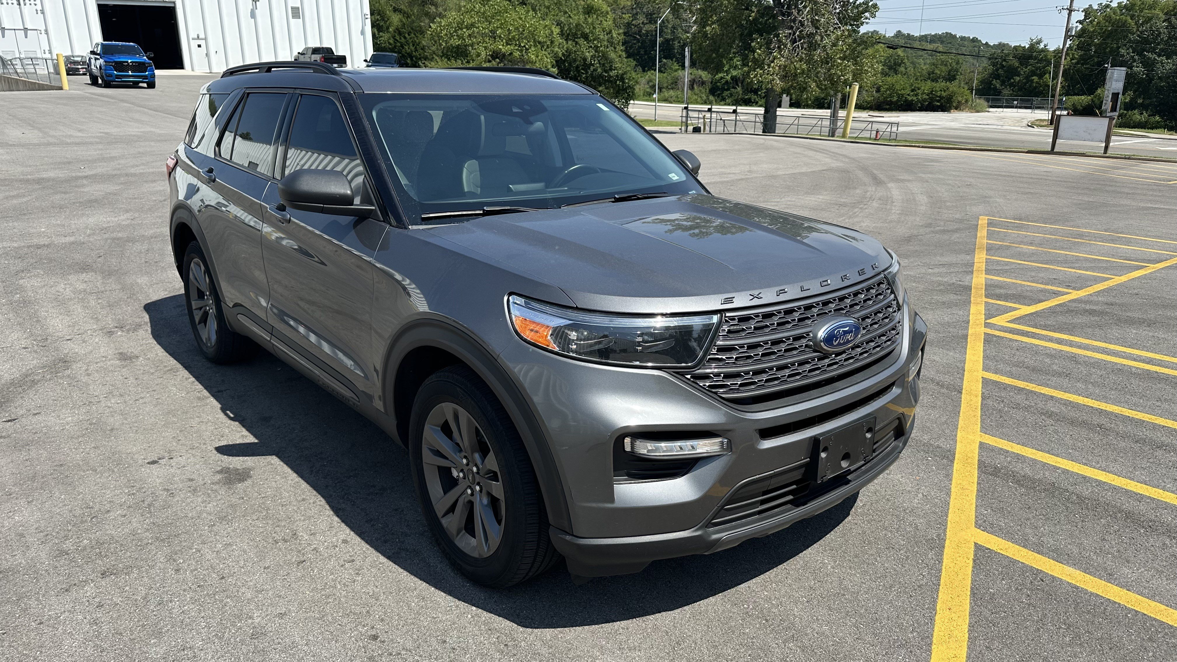 Used 2021 Ford Explorer XLT w/ Equipment Group 202A AWD/4WD image 2