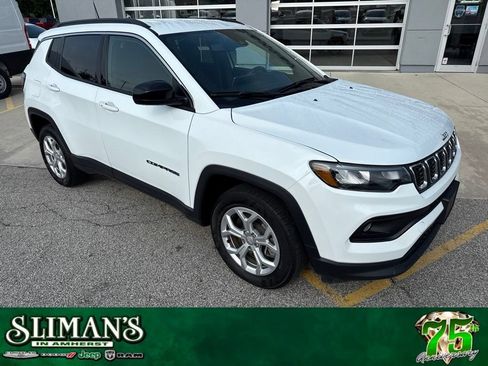 Used 2024 Jeep Compass Latitude AWD/4WD image 1