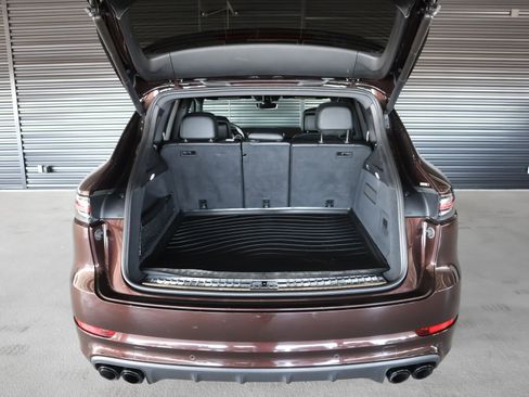 Certified 2023 Porsche Cayenne S Platinum AWD/4WD image 25