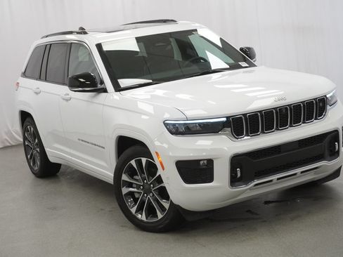 Used 2025 Jeep Grand Cherokee Overland w/ Adv Protech Group III AWD/4WD image 9