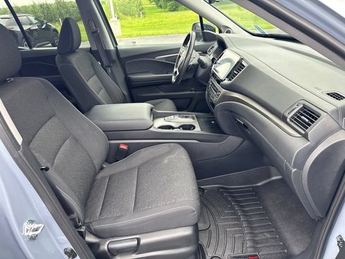 Used 2025 Honda Ridgeline Sport image 11