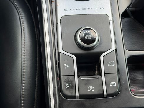 Used 2022 Kia Sorento S FWD image 26