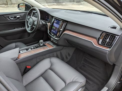 Certified 2025 Volvo V60 B5 Cross Country Plus image 21