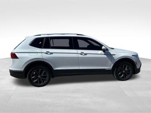 Used 2023 Volkswagen Tiguan SE image 6