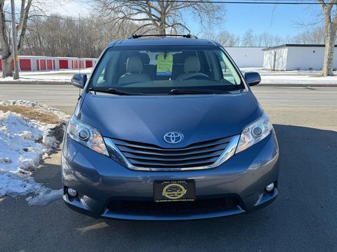 Used 2014 Toyota Sienna XLE image 2