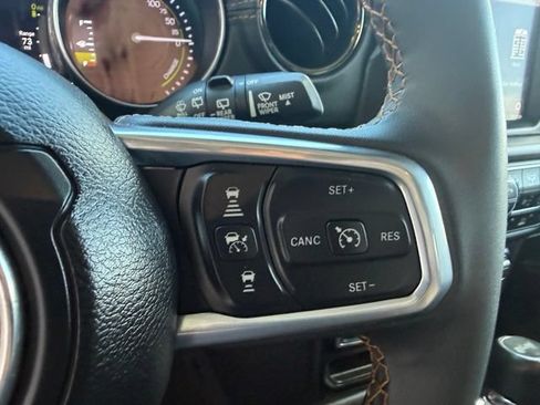 Used 2023 Jeep Wrangler Unlimited Sahara AWD/4WD image 34