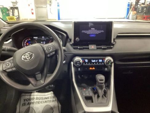 Used 2025 Toyota RAV4 XLE AWD/4WD image 5