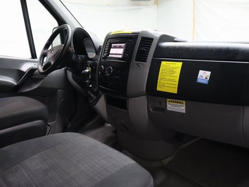 Used 2018 Mercedes-Benz Sprinter 2500 image 11