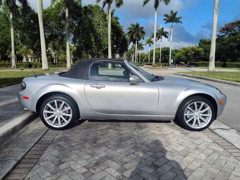 Used 2006 MAZDA MX-5 Miata Grand Touring RWD image 34