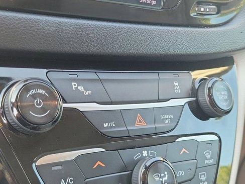 Used 2018 Chrysler Pacifica Touring Plus image 29