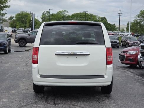 Used 2008 Chrysler Town & Country LX FWD image 9
