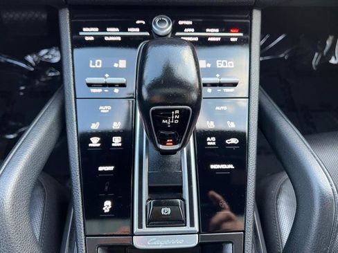 Used 2020 Porsche Cayenne AWD/4WD image 18