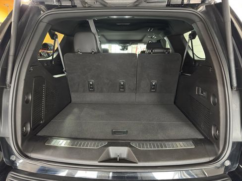 Used 2024 Chevrolet Suburban Premier image 21