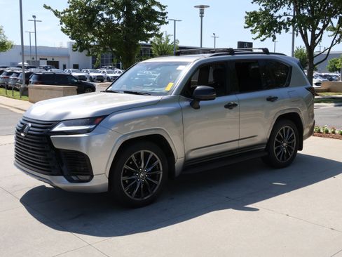 Used 2022 Lexus LX 600 4WD w/ Appearance Package image 5