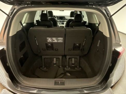 Used 2023 Kia Carnival LX image 29