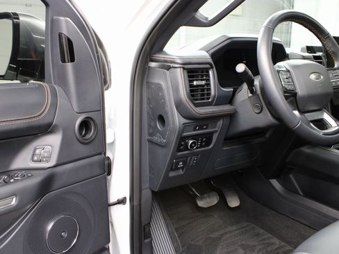 Used 2024 Ford Expedition Platinum image 60