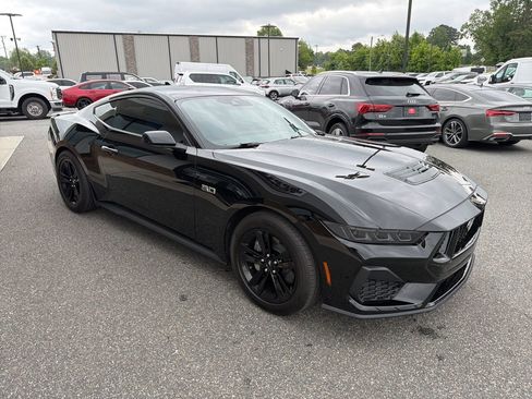 Used 2025 Ford Mustang GT RWD image 9