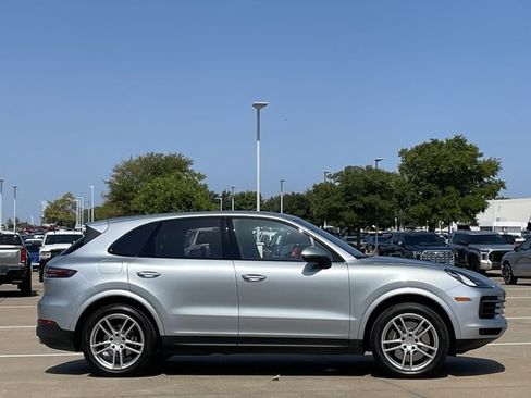 Used 2023 Porsche Cayenne AWD/4WD image 3