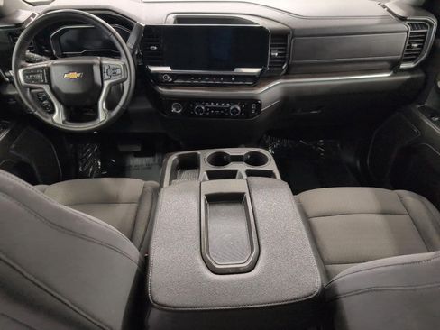 Used 2024 Chevrolet Silverado 1500 LT AWD/4WD image 7