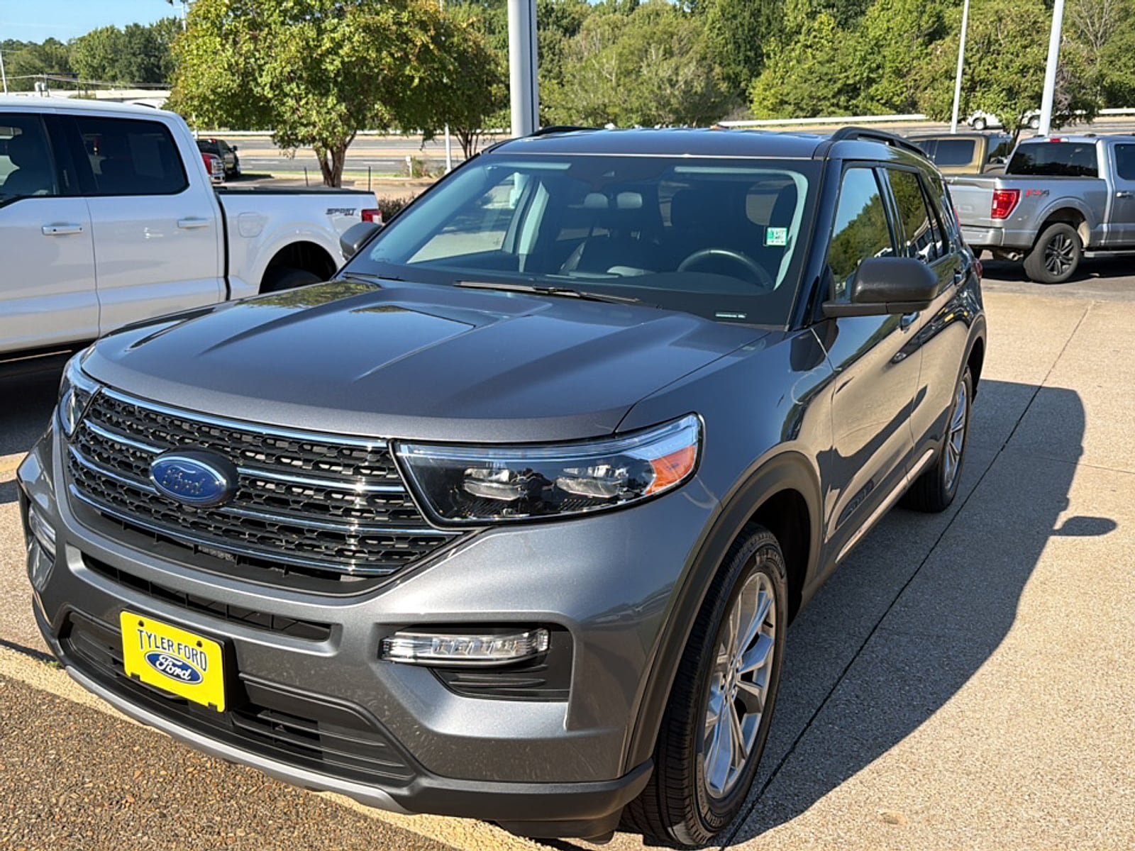 Used 2023 Ford Explorer XLT w/ Equipment Group 202A AWD/4WD image 18
