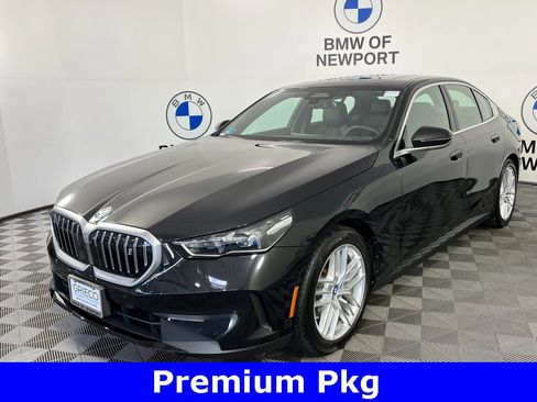 Used 2025 BMW i5 xDrive40 w/ Premium Package image 3